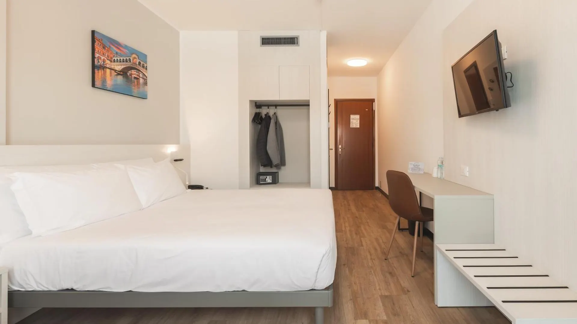 Centro Hotel - Venice Airport Маркон